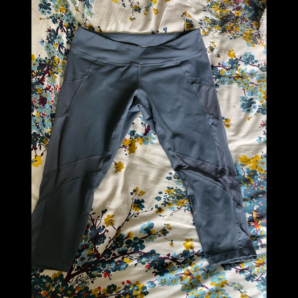 Zella grey with mesh Capri leggings